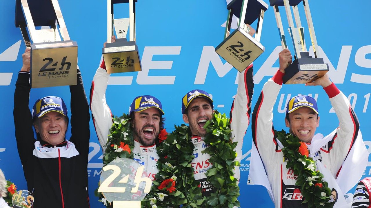 Alonso, Buemi y Nakajima celebrando su victoria en las 24 Horas de Le Mans.