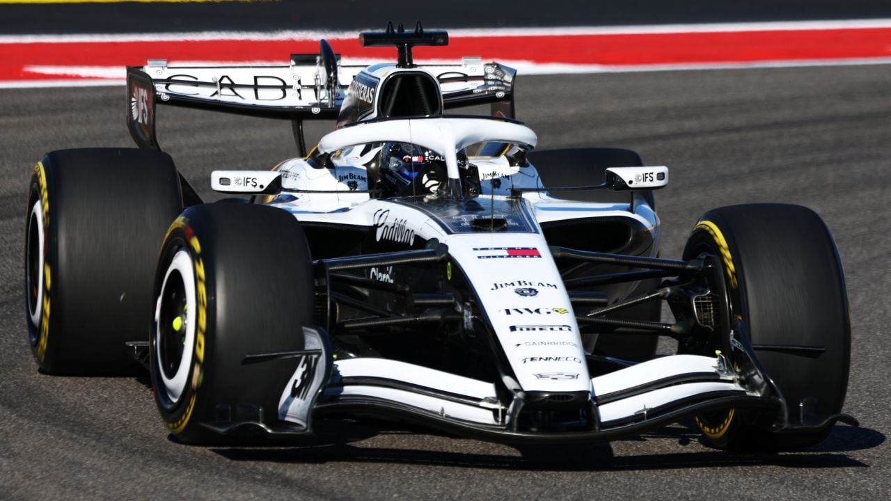 Sergio Pérez conduce el Cadillac de F1.
