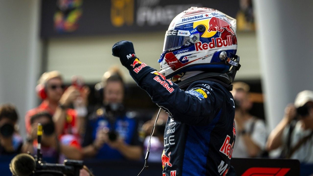 Verstappen regresa al trono en un esperpéntico Gran Premio de Baréin, mientras que Alonso consigue unos milagrosos puntos