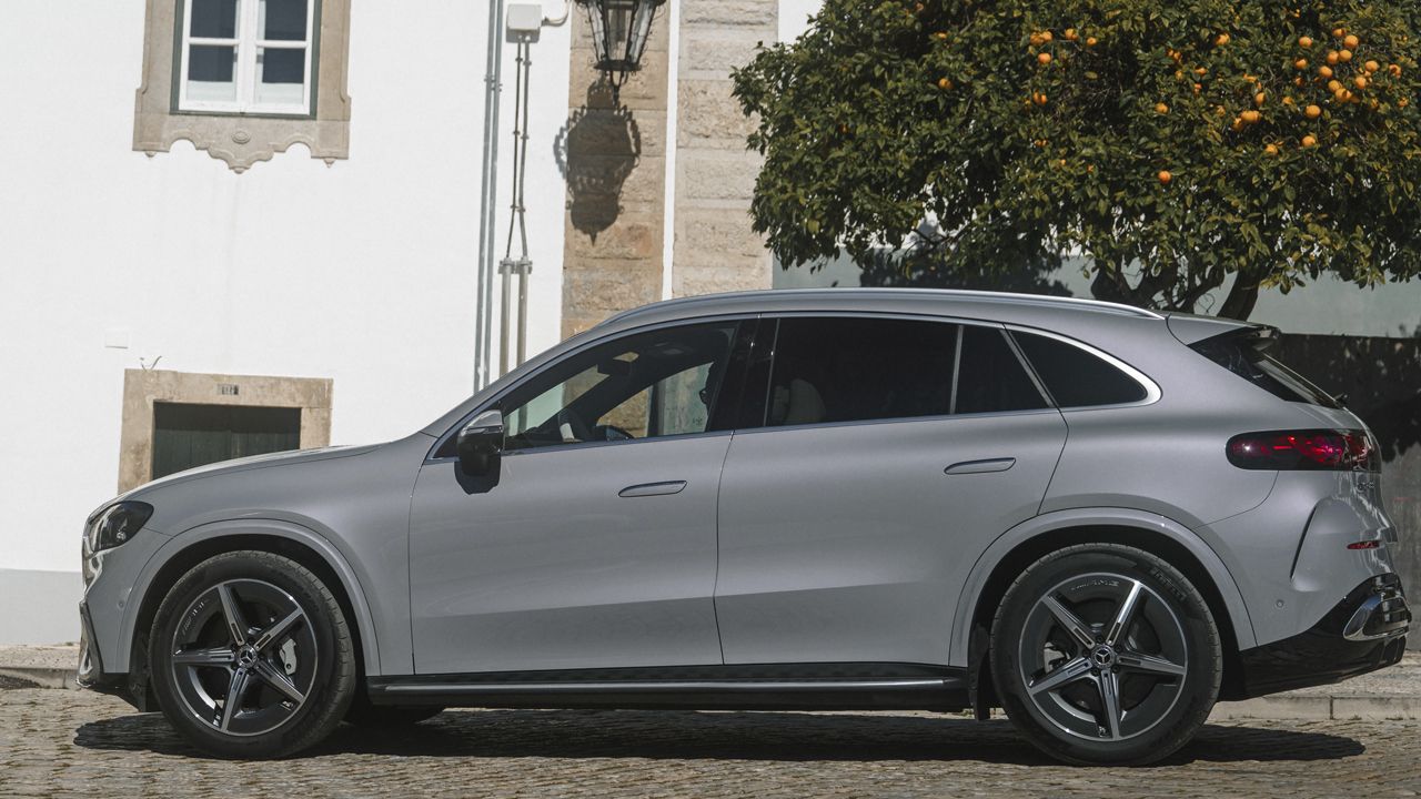 Mercedes no da abasto con sus eléctricos y prepara un GLC 200 con casi 500 km para llegar a más clientes