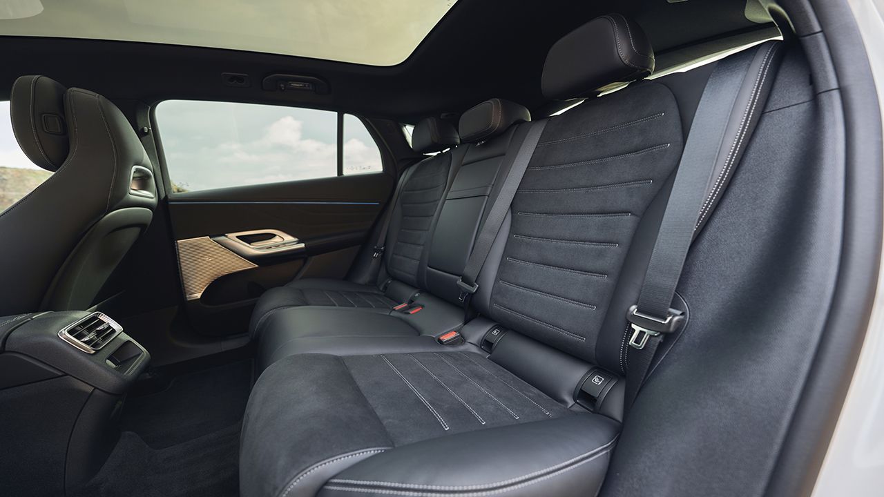 Detalle de las plazas traseras del Mercedes GLC eléctrico.