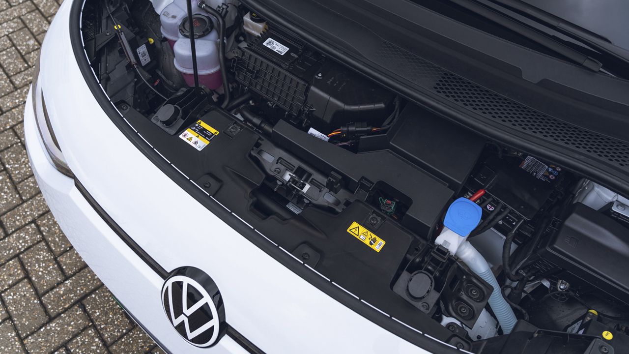 Europa quiere cambiar el gas del aire acondicionado de tu coche, pero el CO2 y el propano no lo ponen fácil