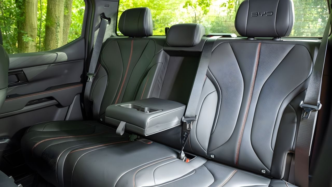 Asientos traseros del BYD Shark