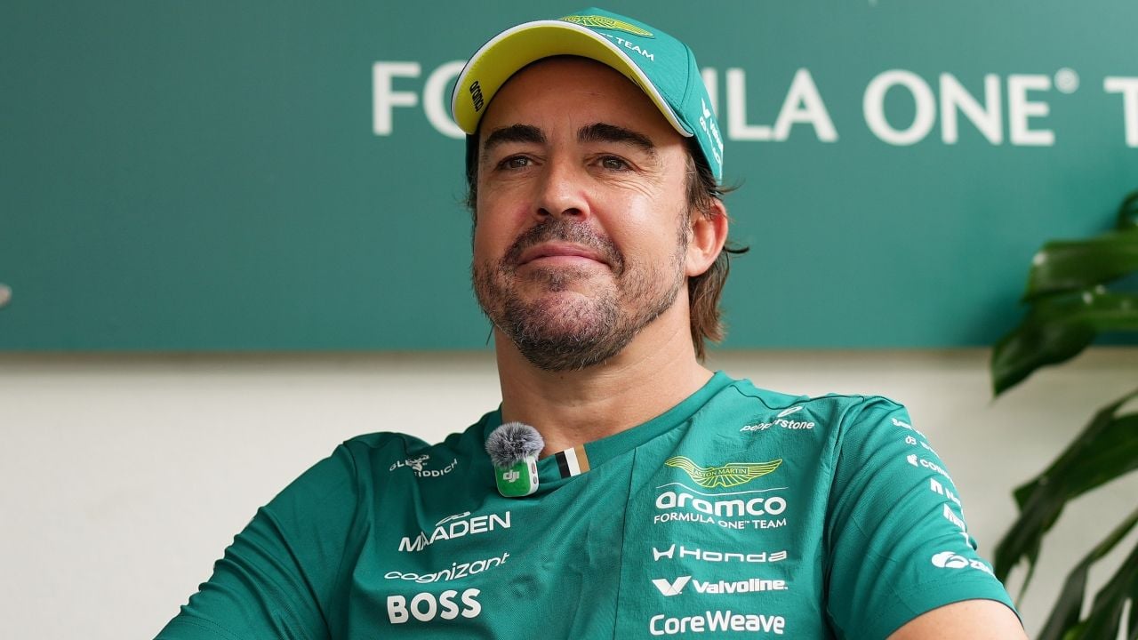 La comparación futbolística de Alonso tras los problemas de Aston Martin: «Al PSG y al Manchester City les pasó igual»