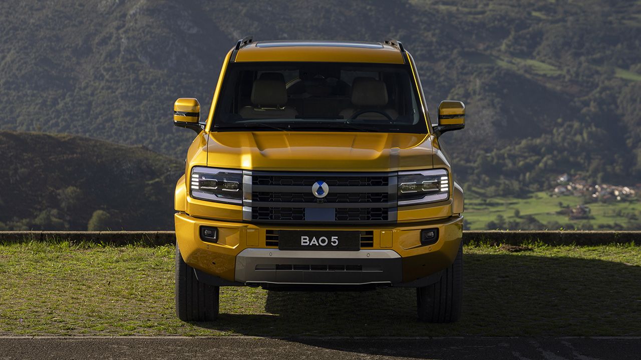 Vista frontal del Denza Bao 5 en color amarillo