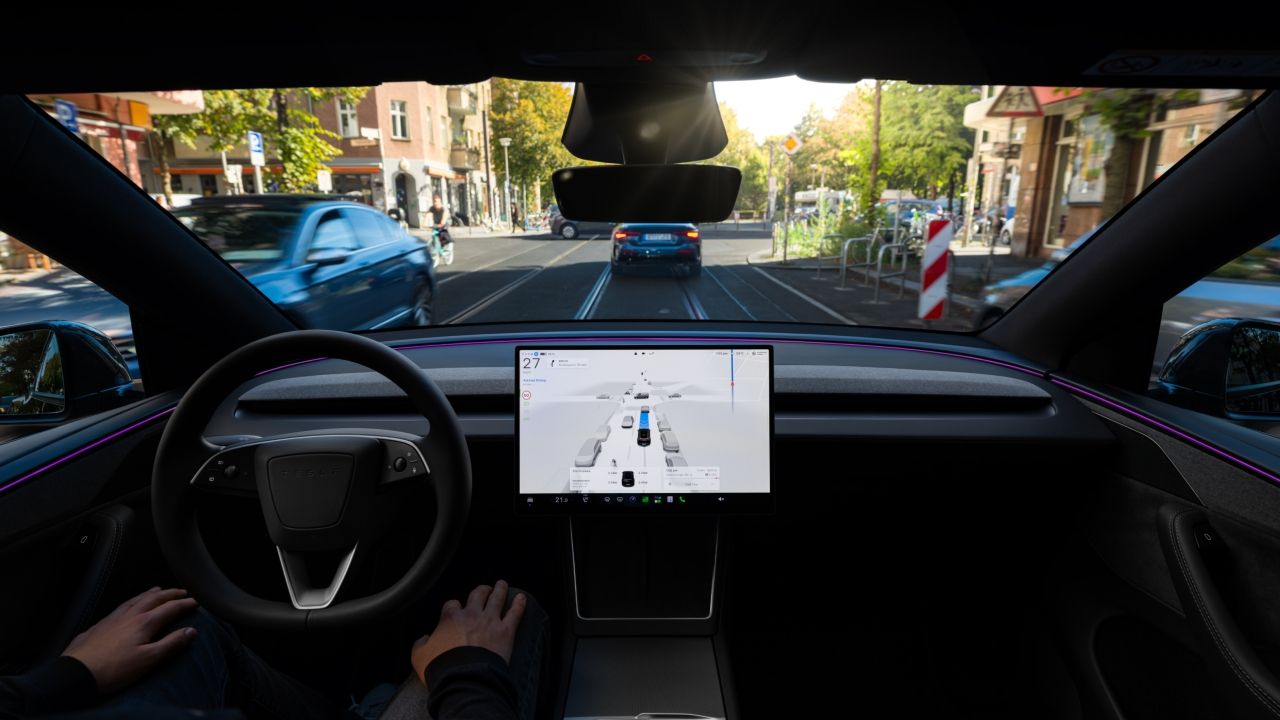 Diez países de la UE abren la puerta al antiguo FSD de Tesla, que ahora lleva un nombre menos ambicioso