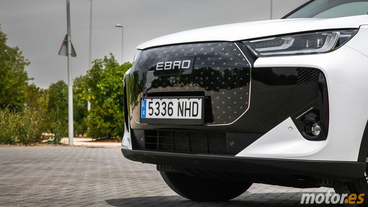 Frontal del EBRO S700 híbrido enchufable