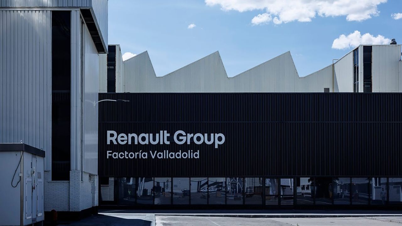 El exterior de la fábrica de Renault en Valladolid