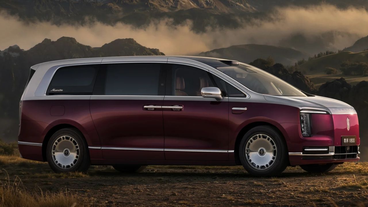 El Maextro V800 de 135.000 € lleva hasta cafetera, pero el soporte del pedal de freno se rompe 3 veces en las pruebas