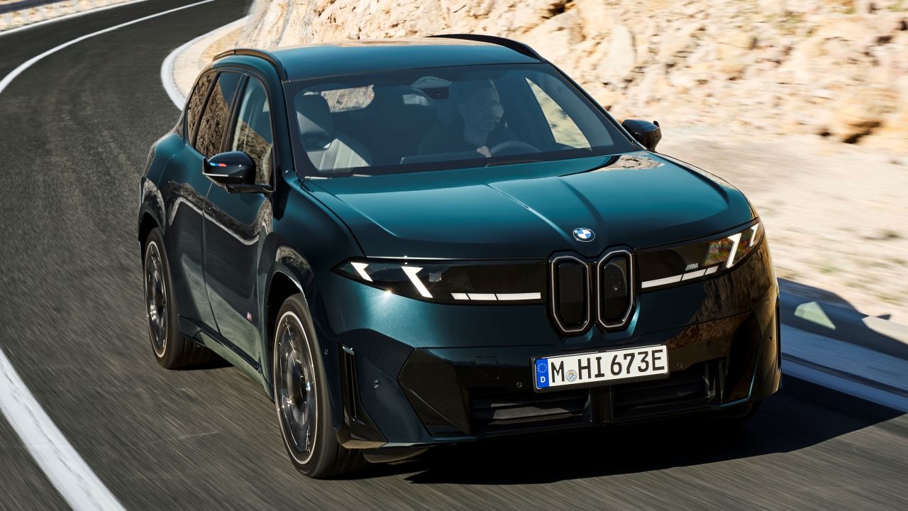 El nuevo BMW iX3 M60 xDrive anuncia 612 CV y un 0 a 100 brutal de solo 3,9 segundos