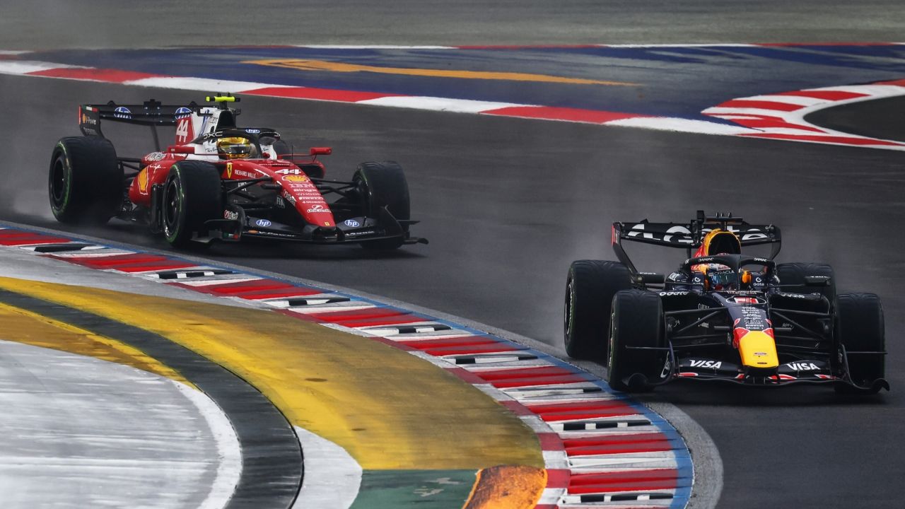 Verstappen gana una alocada (y lluviosa) Sprint en Singapur en la que Alonso y Sainz rozaron el Top 10