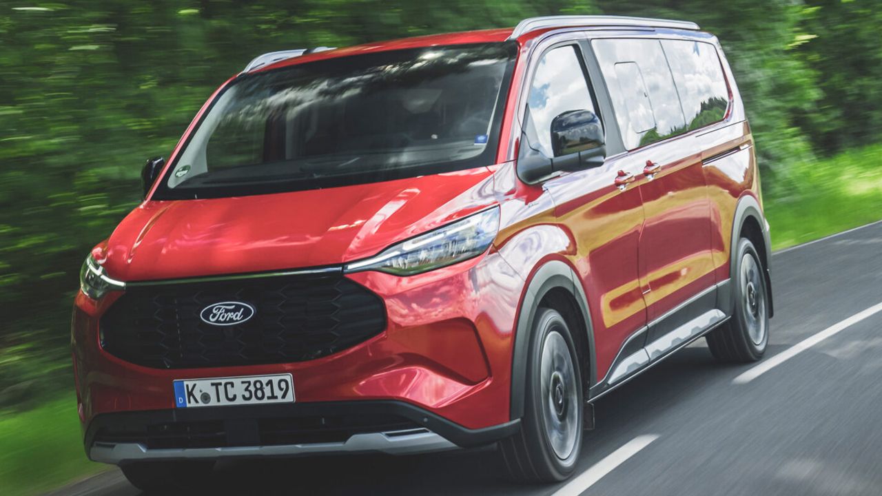 El Ford Tourneo Custom Active llega a España con siete plazas, 233 CV híbridos enchufables y etiqueta CERO