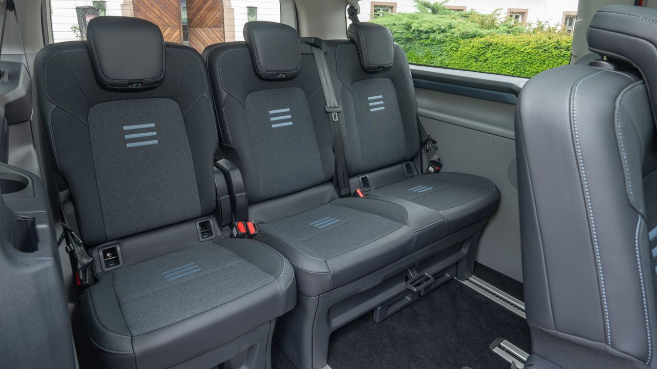 Detalle de los asientos traseros del Ford Tourneo Custom Active.
