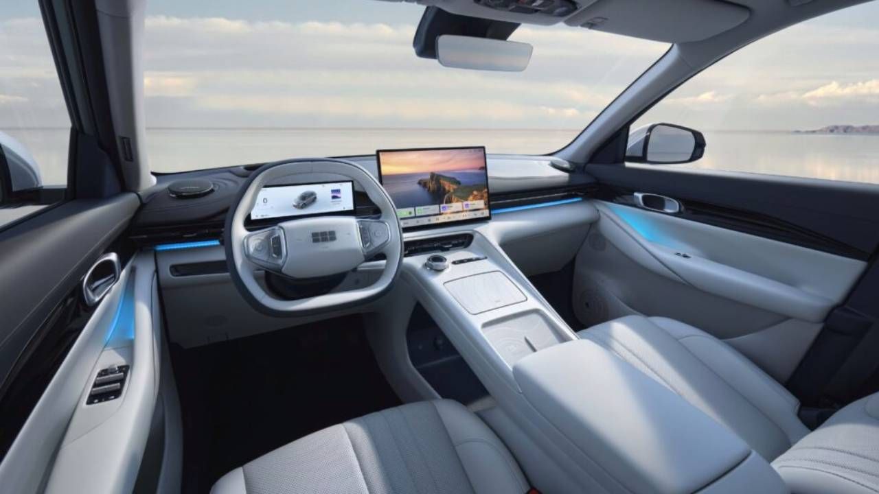 Interior del Geely E5