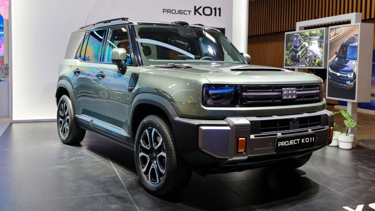 El Geely Project KO11 todoterreno en vista frontal lateral