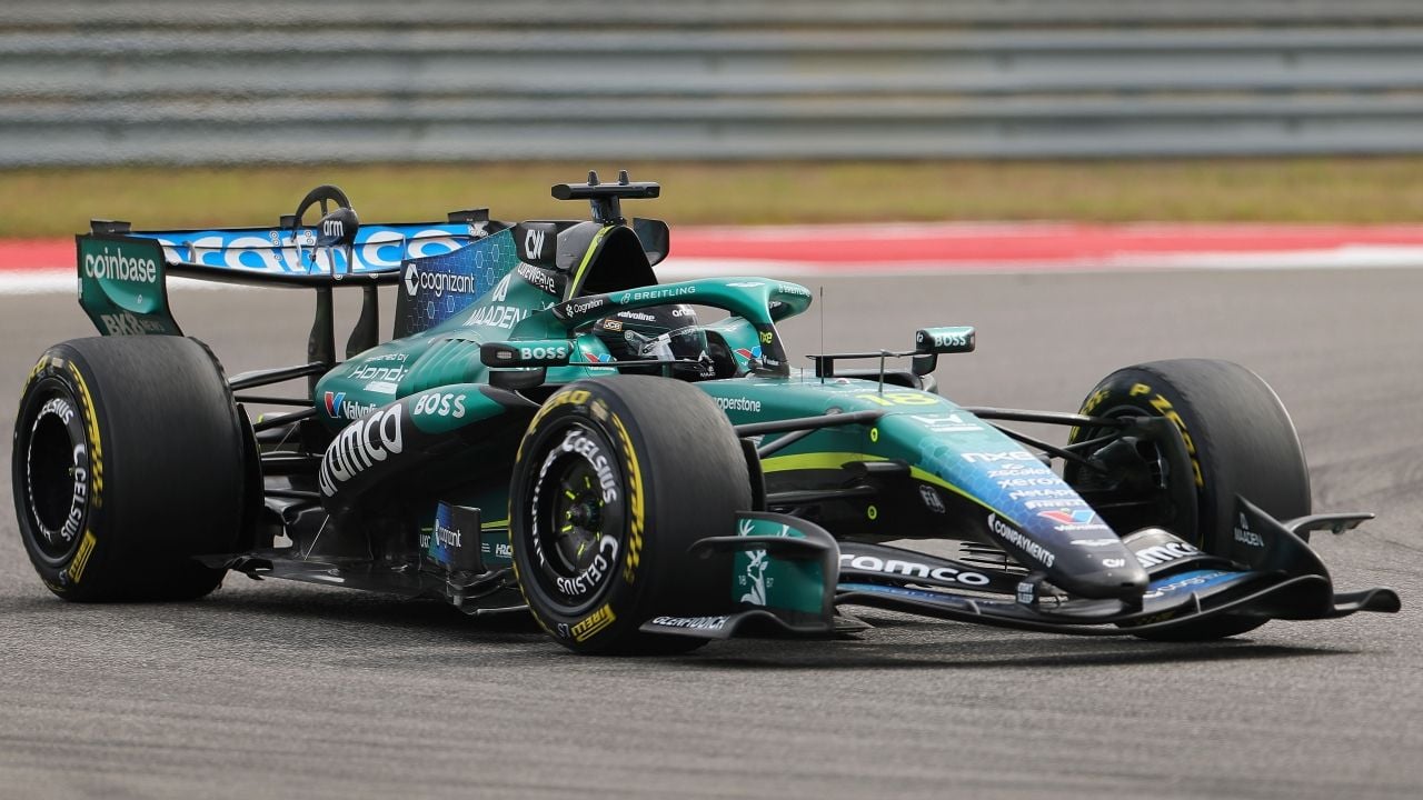 Lance Stroll conduce el Aston Martin en el circuito de Austin.