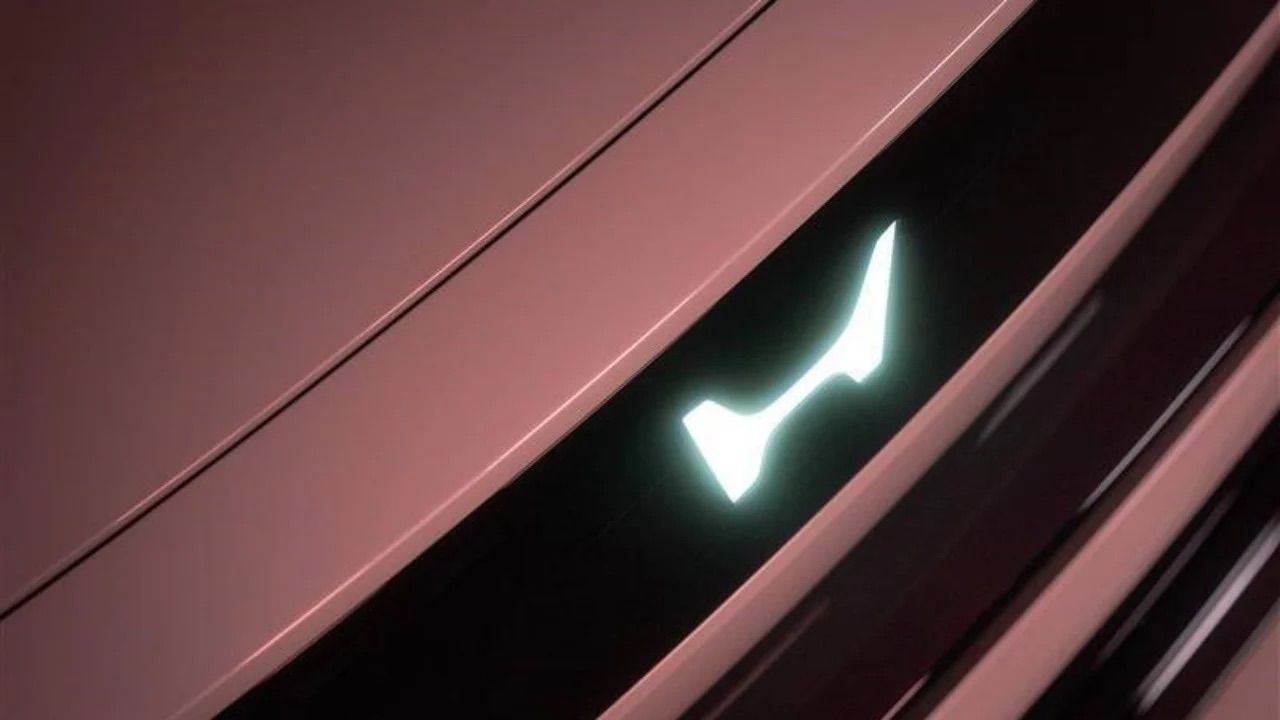 Un coche con el logo de Honda