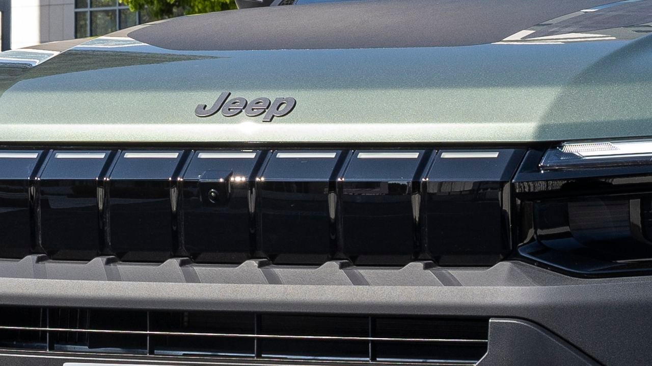 El Jeep Avenger suma 300.000 pedidos en 3 años y deja en evidencia a sus hermanos de Fiat y Alfa Romeo