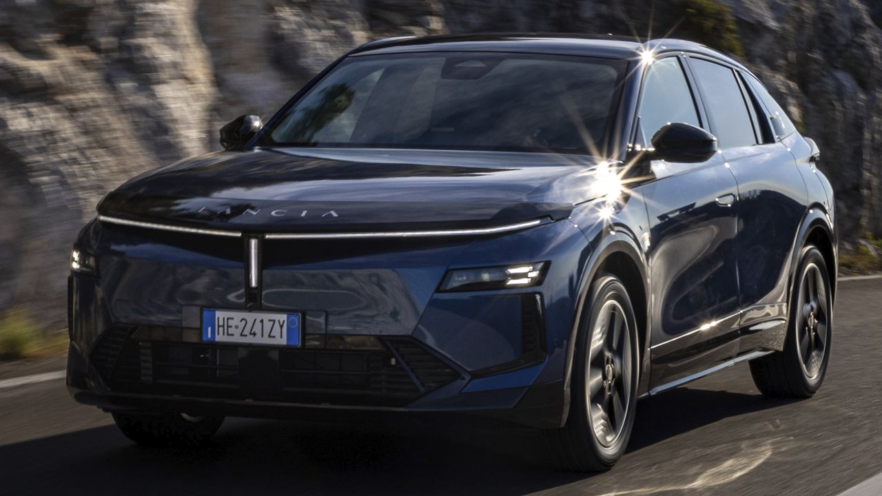 Lancia resucita dos leyendas en un solo coche: el Gamma vuelve 50 años después coronado por un HF Integrale de 375 CV y ya tiene precios