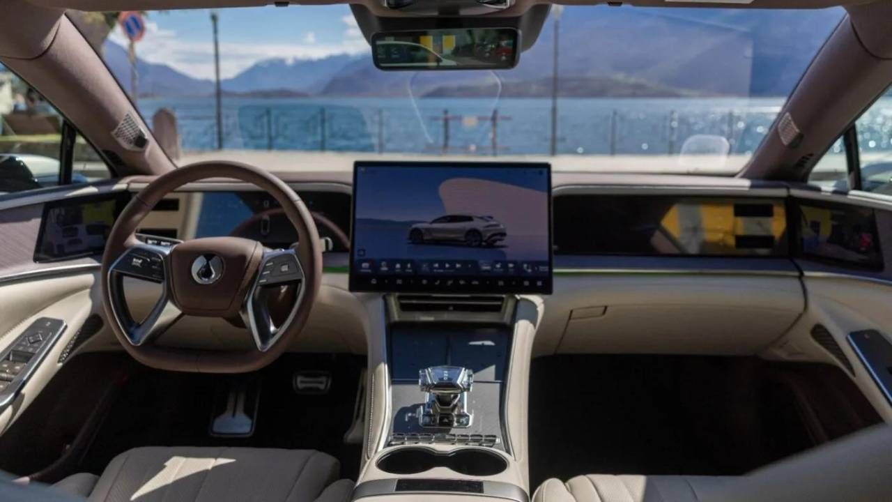 El interior de los coches chinos se caracteriza por estar hasta arriba de tecnología.