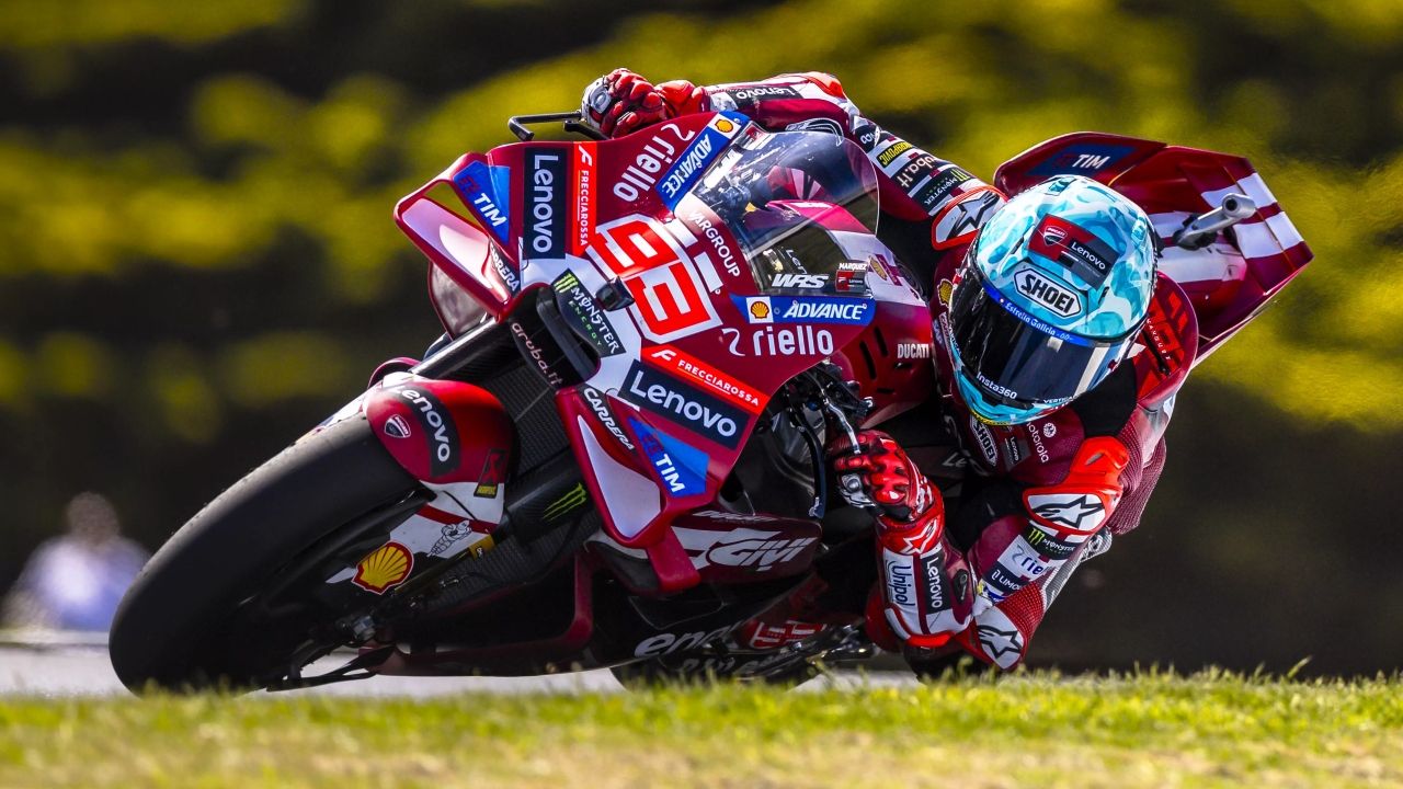 Marc Márquez tumba la Ducati de MotoGP en una de las curvas del circuito de Phillip Island