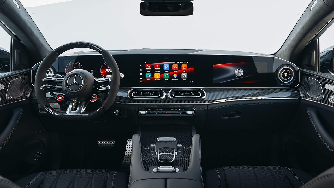 Interior del nuevo Mercedes-AMG GLE 63 S 4MATIC+ con el sistema de triple pantalla