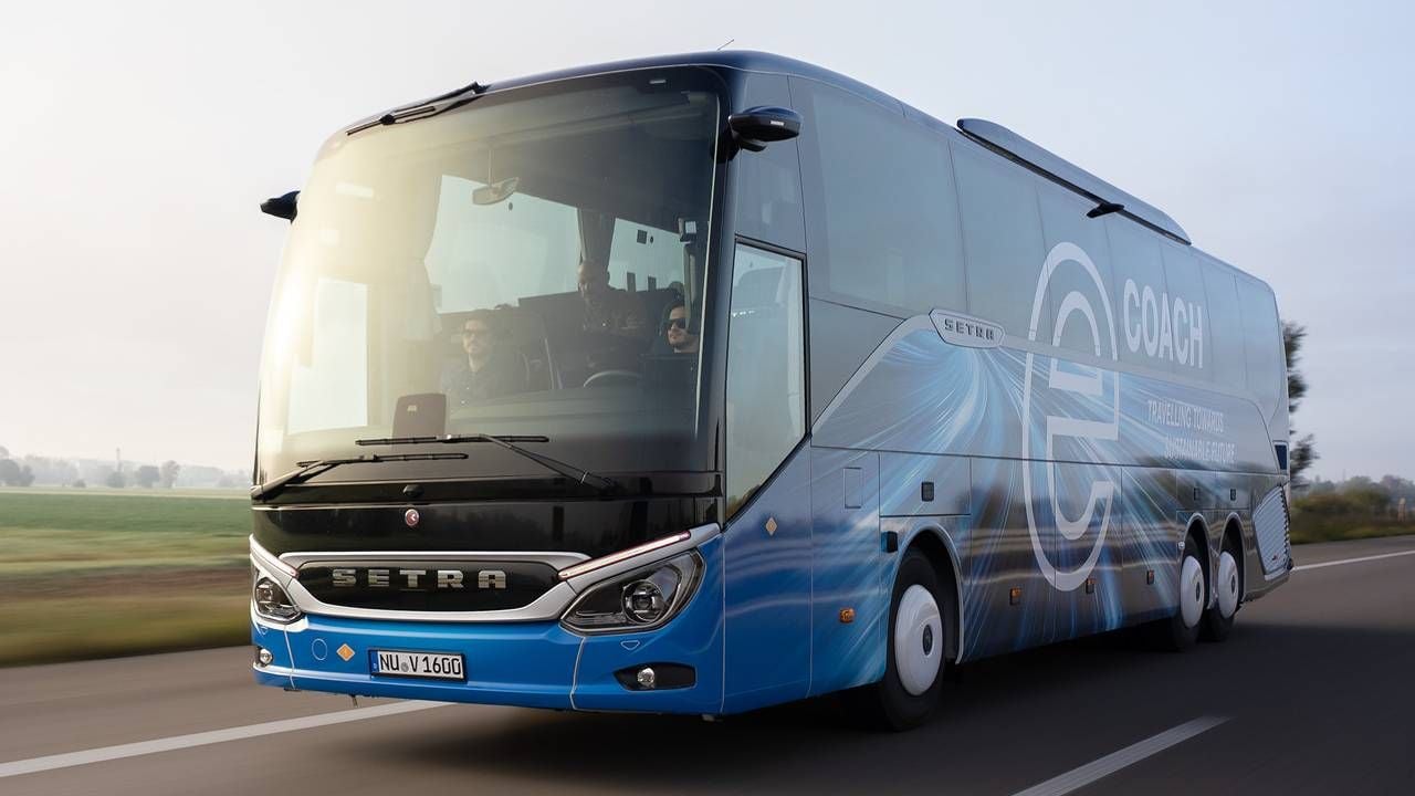 Mercedes prepara un autocar eléctrico para llevar las baterías a los viajes de larga distancia a los 500 km