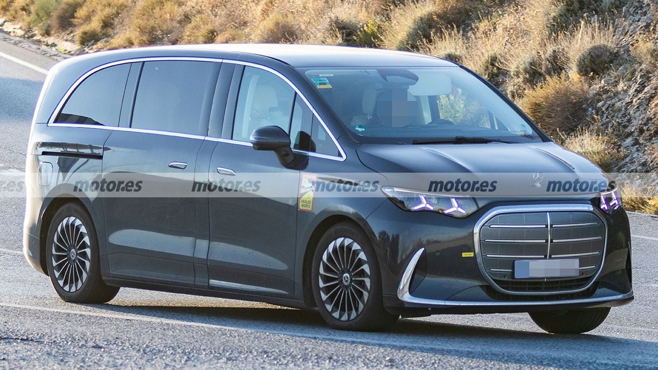 El nuevo Mercedes VLE crece: su versión larga se descubre en estas fotos espía