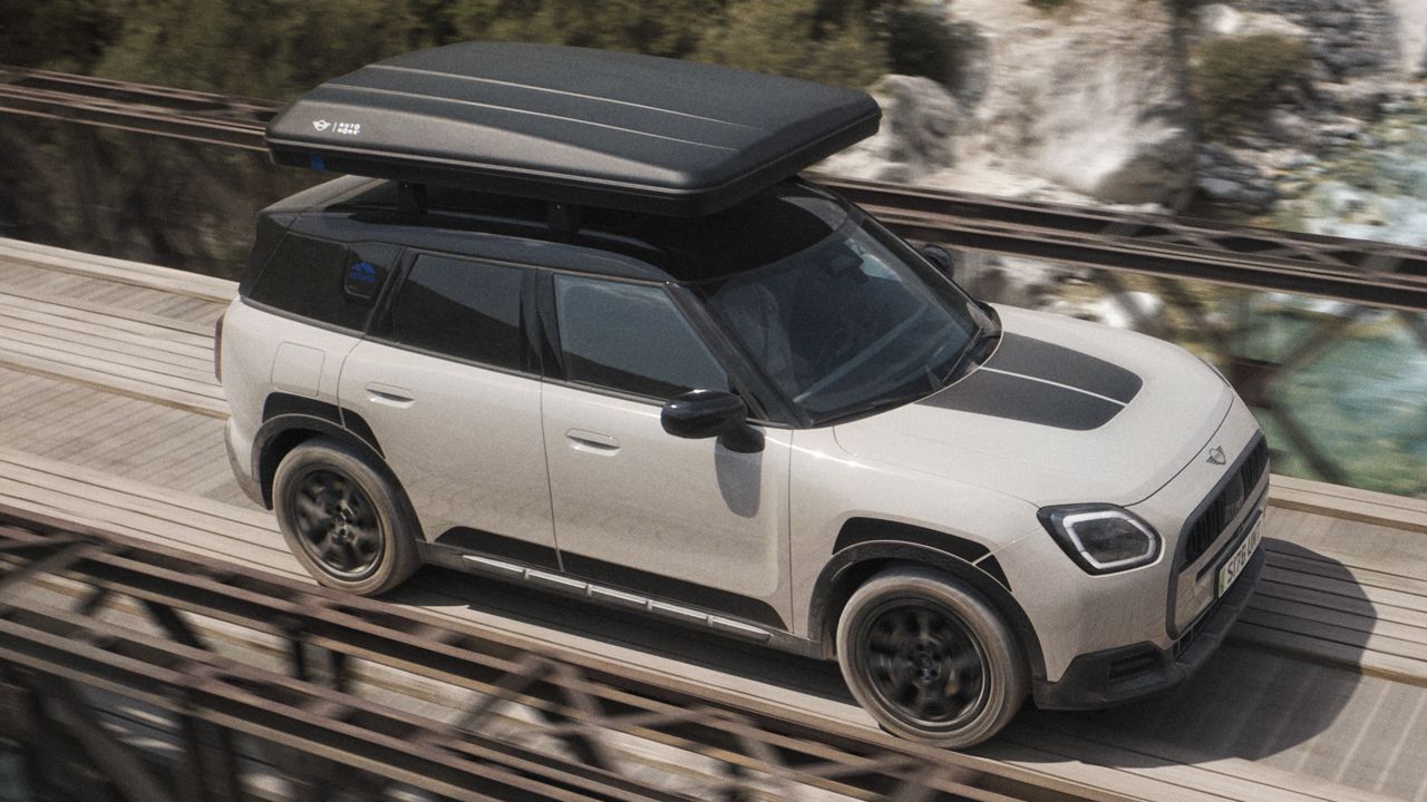 El MINI Countryman Untamed Edition se viste de todoterreno por 4.000 euros más, pero con motor de gasolina se queda sin una de sus mejores ventajas