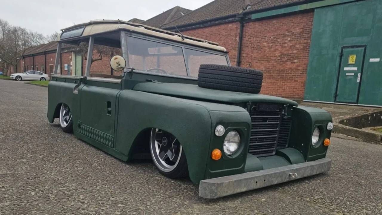 Mitad Land Rover, mitad Beetle, incapaz de subir un badén: el todoterreno imposible se vende por el precio de un utilitario