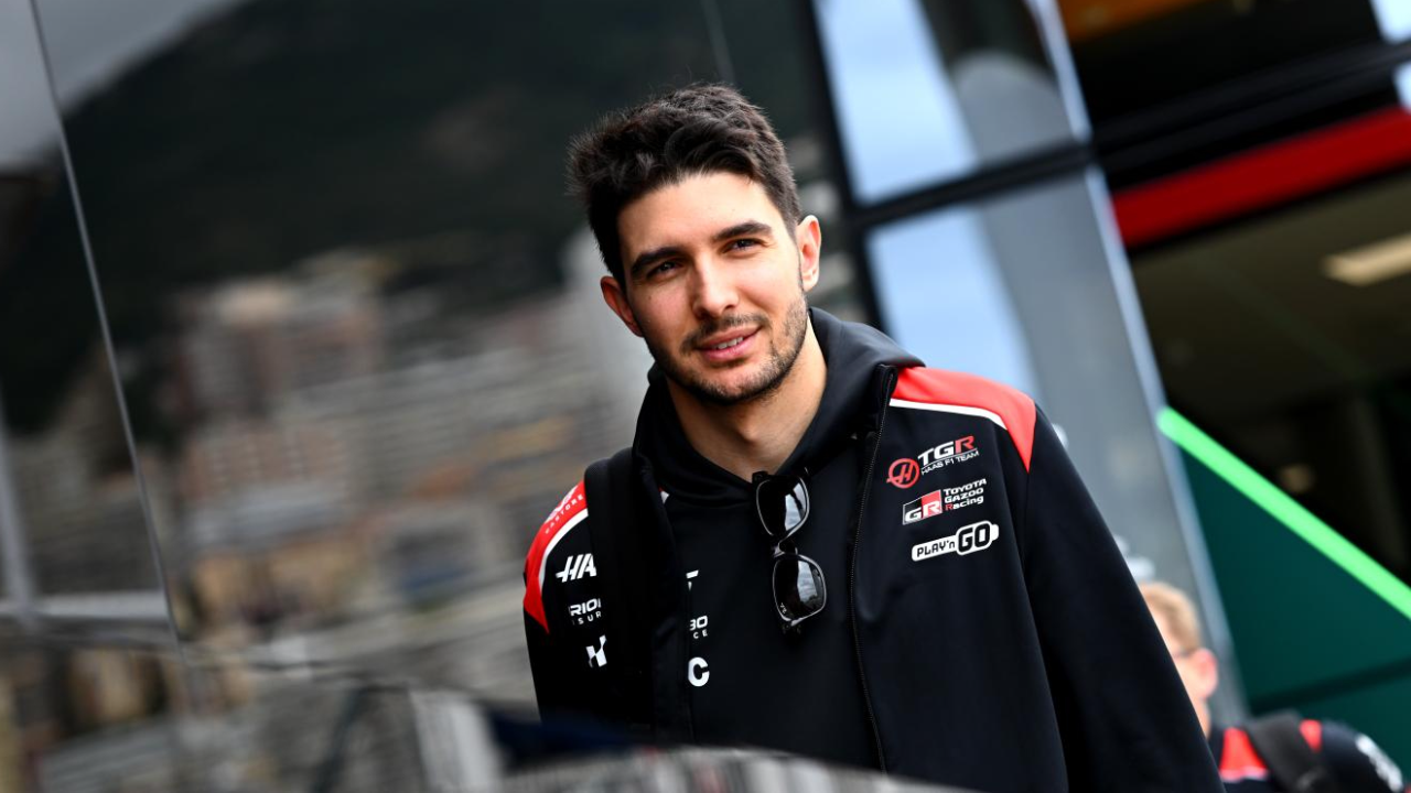 Esteban Ocon en el paddock. 