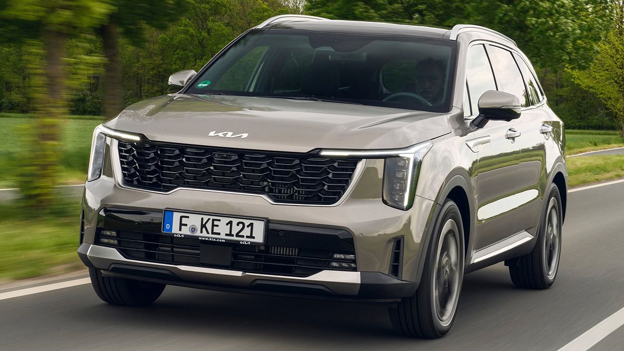El dinero de un Toyota RAV4 ahora alcanza para un KIA Sorento: 7 plazas, 239 CV y maletero enorme con 8.000 € de rebaja