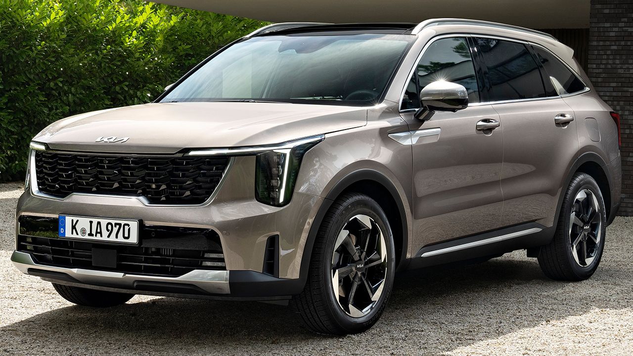 KIA Sorento con acabado Emotion Pack Premium y color Volcanic Sand Brown
