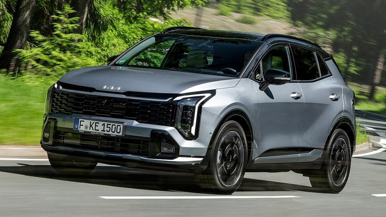 Más de 9.000 € de descuento, híbrido y 4x4, el KIA Sportage lanza un golpe directo al Nissan Qashqai