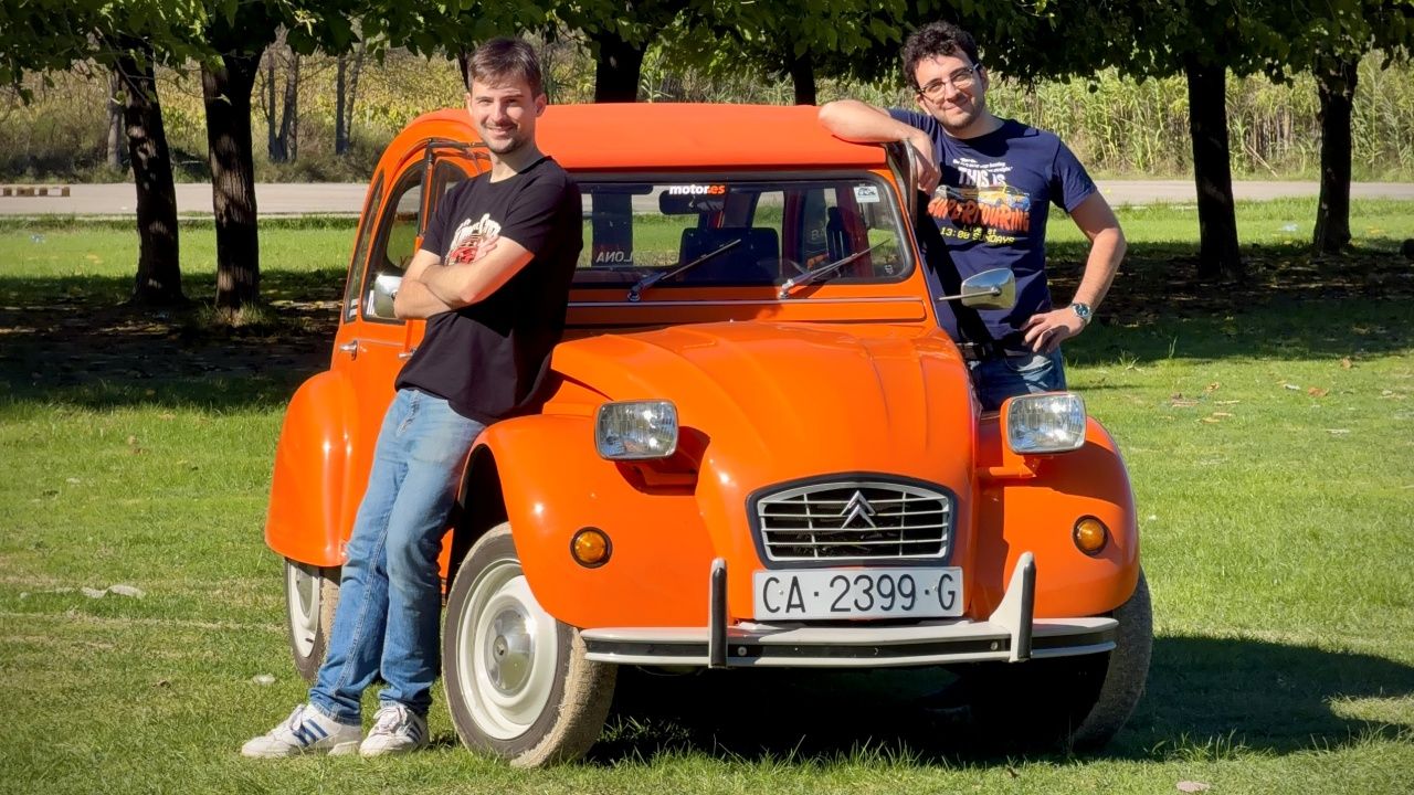 Nos vamos de Barcelona a París en un Citroën 2CV de 1977: más de 2.000 km para conocer a su heredero eléctrico