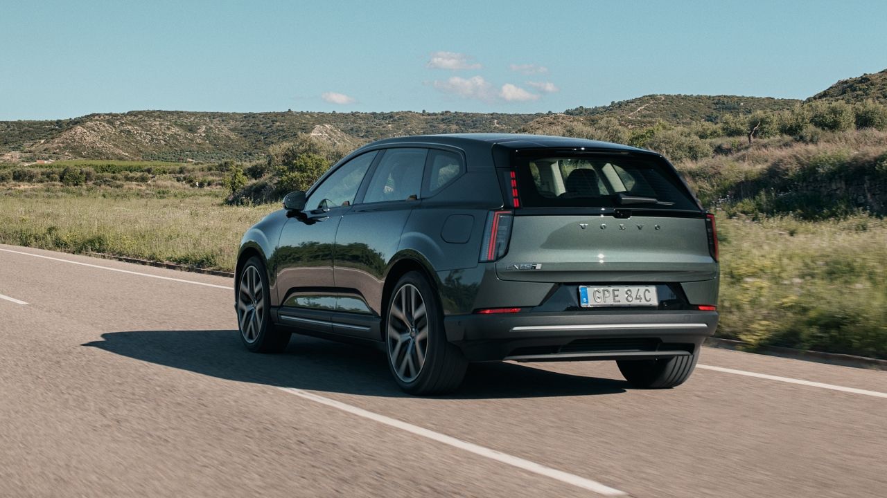 La trasera mantiene el aspecto elegante de cualquier otro Volvo.