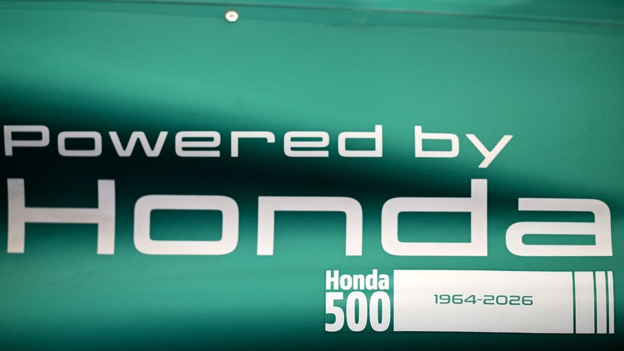 Logo conmemorativo de los 500 grandes premios de Honda en la F1, presente en el monoplaza que ha competido en Austin.