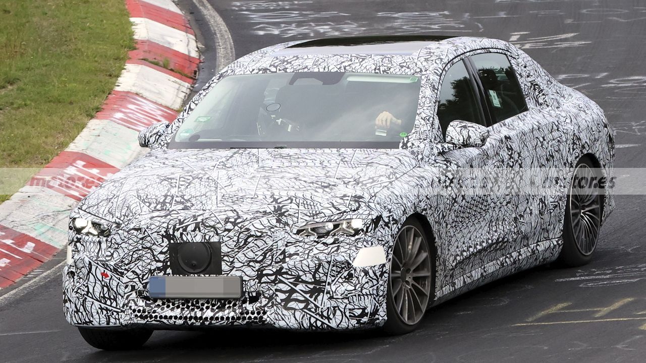 El nuevo mercedes clase e eléctrico se juega mucho para evitar otro eqe y ya rueda en nürburgring 3
