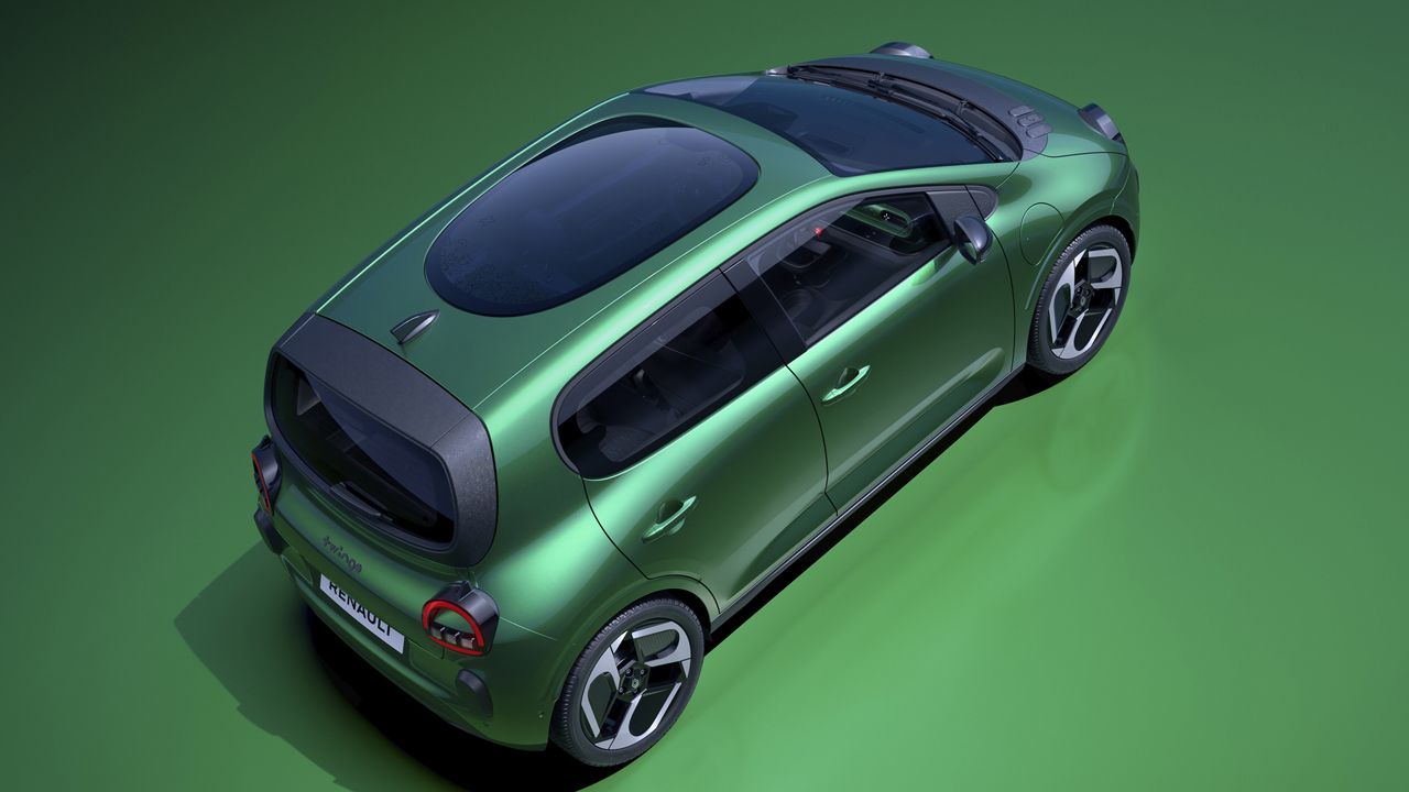El Renault Twingo eléctrico se permite un lujo impropio de su precio, un techo panorámico por solo 600 euros