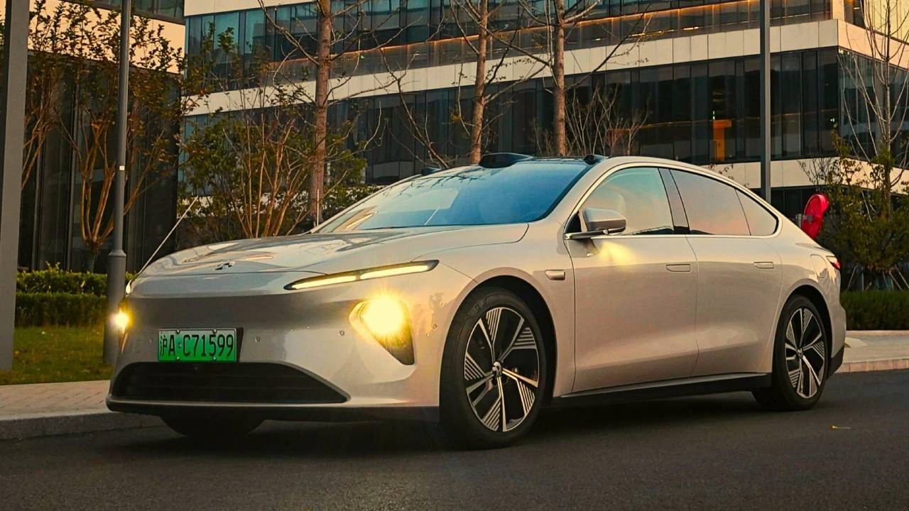 El NIO ET7, uno de los primeros coches eléctricos con baterías semisólidas.