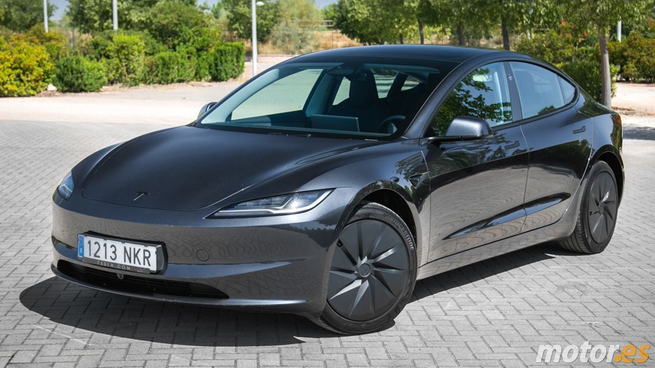 El Tesla Model 3 gana al Dacia Sandero en septiembre de 2026 y acaba con su racha de victorias en el ranking de más vendidos