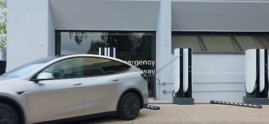 Se podrá separar del cargador aun estando enchufado