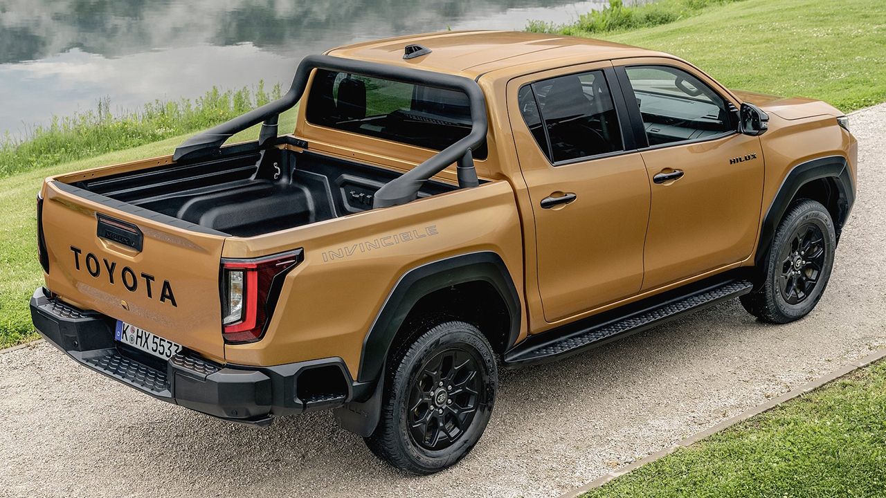 Toyota Hilux Hybrid 48V - posterior