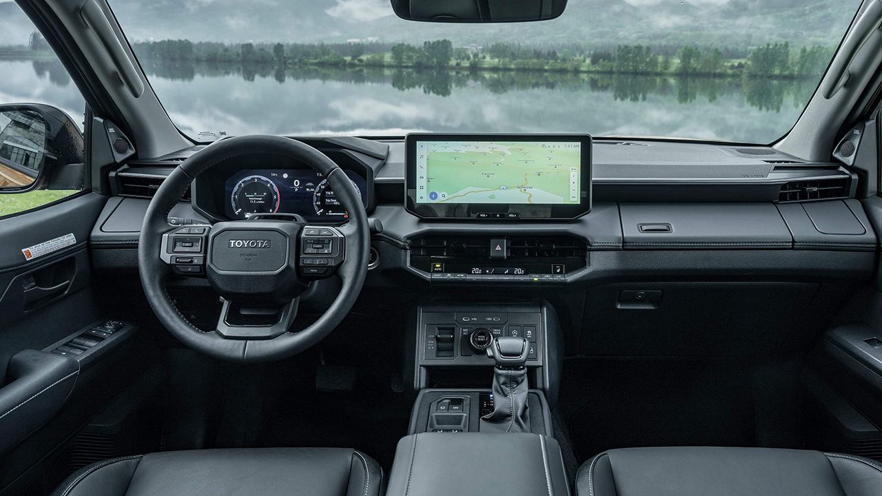 Toyota Hilux Hybrid 48V - interior