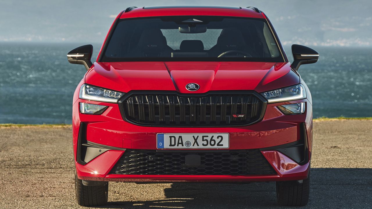 El Skoda Kodiaq RS se pasa al híbrido enchufable con 272 CV, pero sacrifica una de sus señas de identidad
