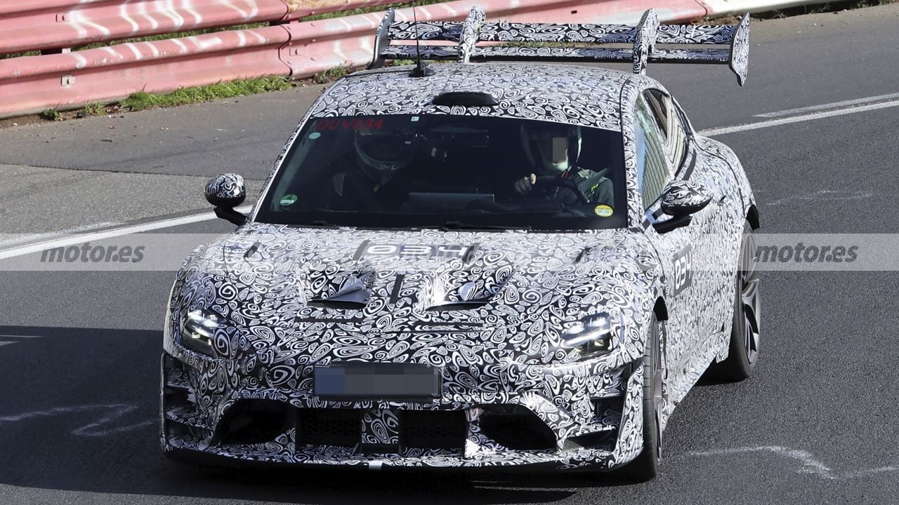 El Xiaomi SU7 Ultra Extreme estrena un alerón descomunal para recuperar el récord de Nürburgring que le arrebató Porsche