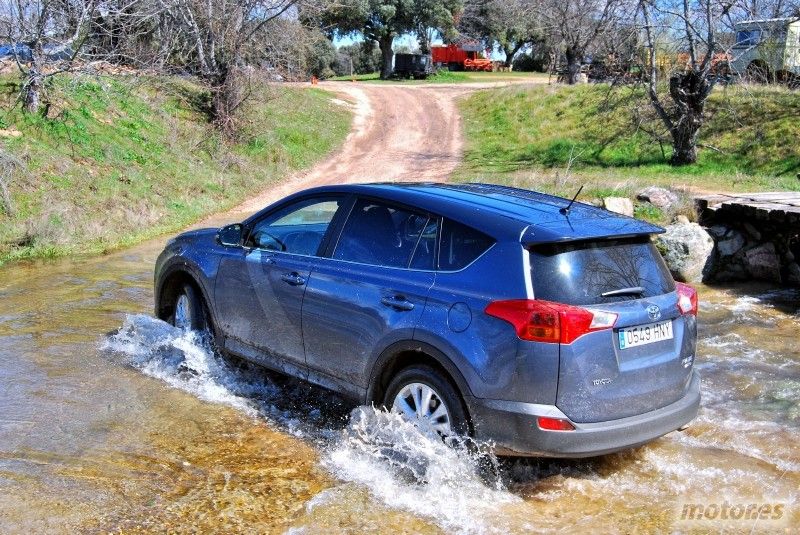 Toyota RAV4 2013 offroad