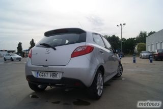 Mazda 2 trasera