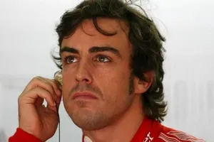 Alonso defiende a Hamilton por lo ocurrido en las calles de Melbourne