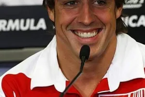 Alonso: El Ferrari evolucionado va mejor en curvas rápidas